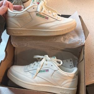 Club c Reebok excellent condition in box off white in color